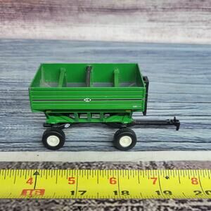 Ertl 1/64 scale J&M grain cart die-cast/plastic green/white